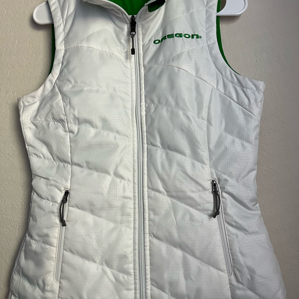 Columbia Women's Quilted Outdoor Adventure Vest in White and Green, Size XS